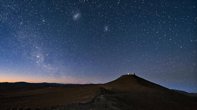 Bầu trời đêm đầy sao ở Sa mạc Namibia