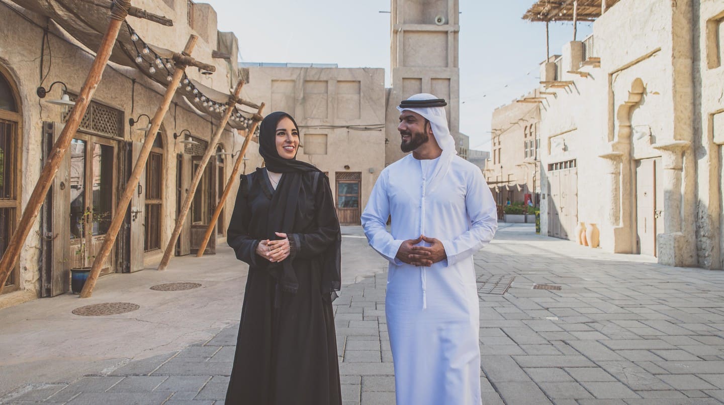 Vì sao người Qatar đội khăn? Nước Qatar có những nét văn hóa độc đáo nào?