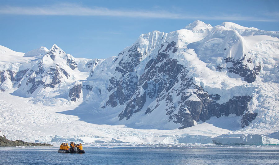 Châu Nam Cực có đặc điểm gì nổi bật?